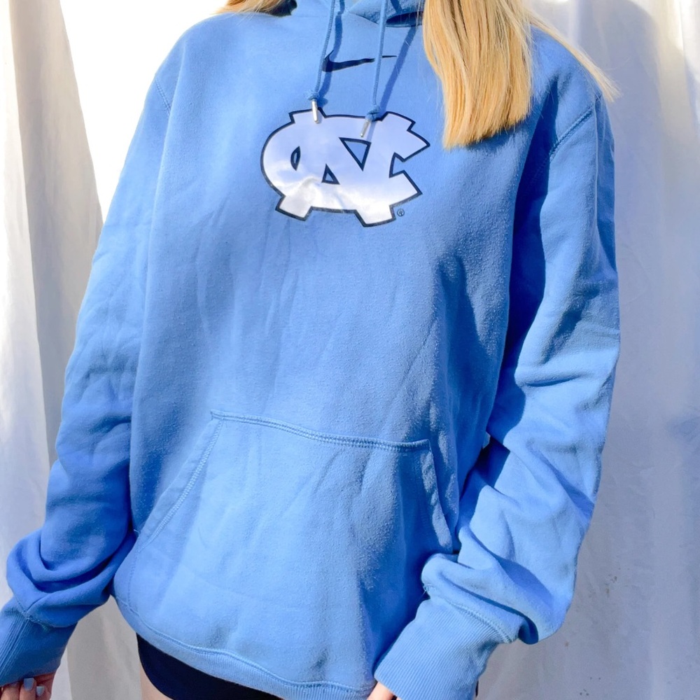 Women’s M lightly worn Nike UNC tar heels hoodie in good condition - Picture 1 of 5